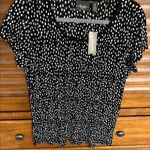 Women's Black and White Top